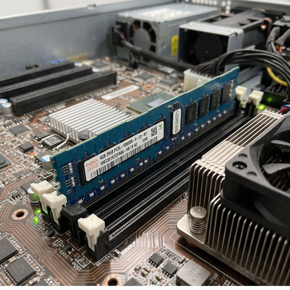 Memória Ram Desktop 4GB DDR3L 1333Mhz 2Rx8 Sky Hynix Korea 05 PC3L-10600R-9-12-B1 OEM S/Box