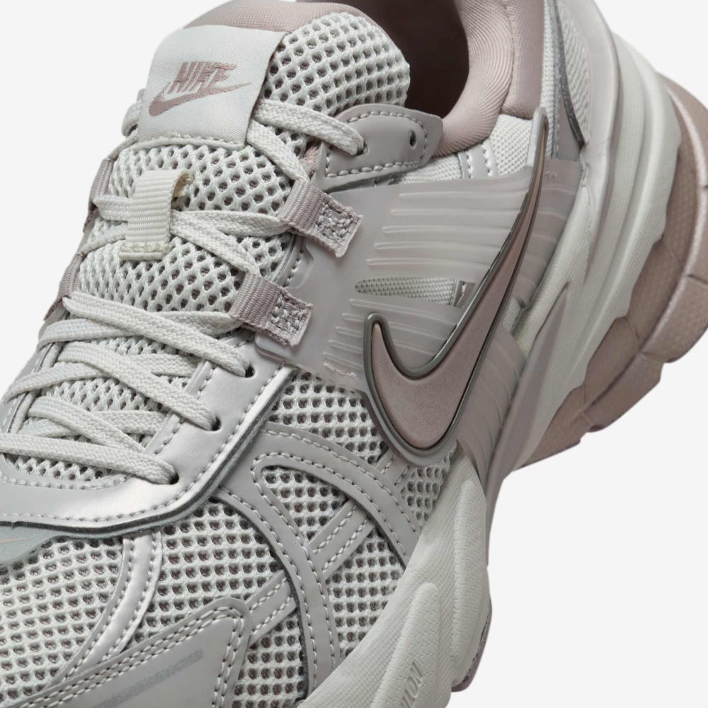 Tênis Nike V2K Run FD0736-011, Tamanho 38, Cabedal Respirável, Entressola Amortecida - Cinza Maltado
