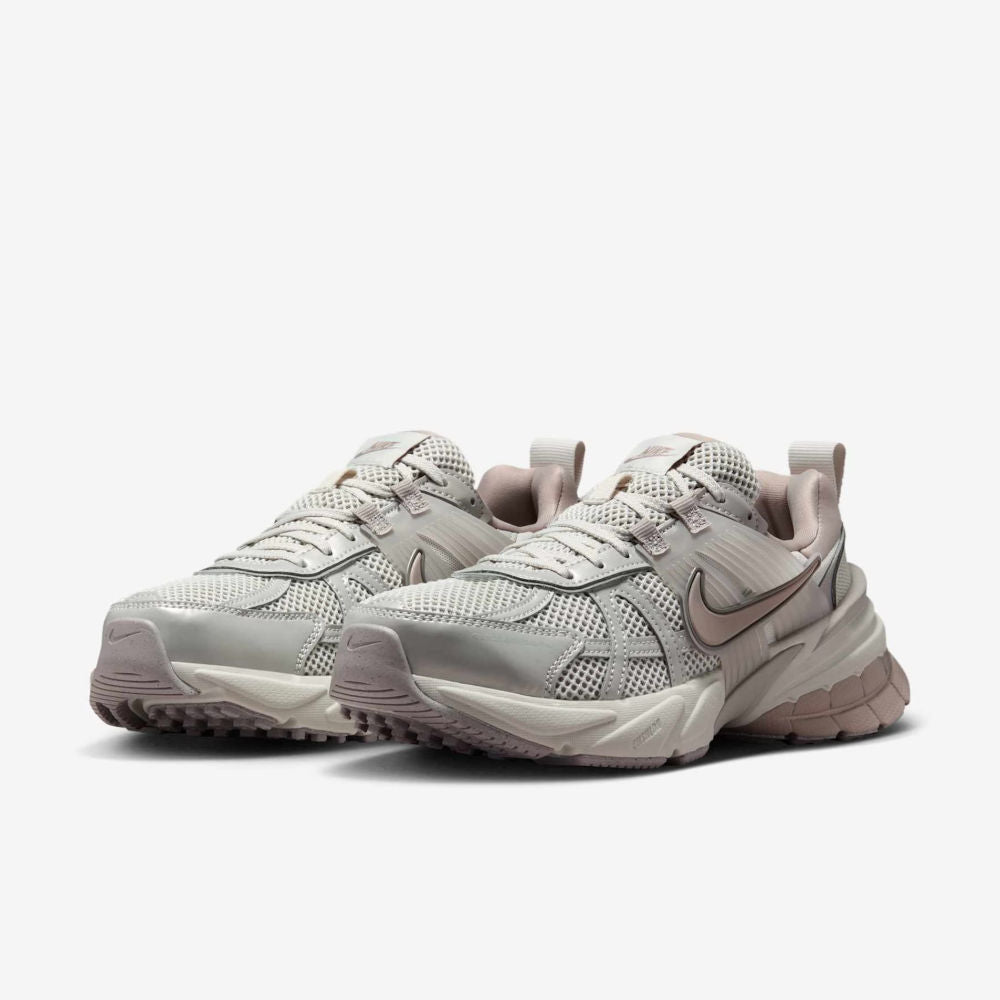 Tênis Nike V2K Run FD0736-011, Tamanho 38, Cabedal Respirável, Entressola Amortecida - Cinza Maltado