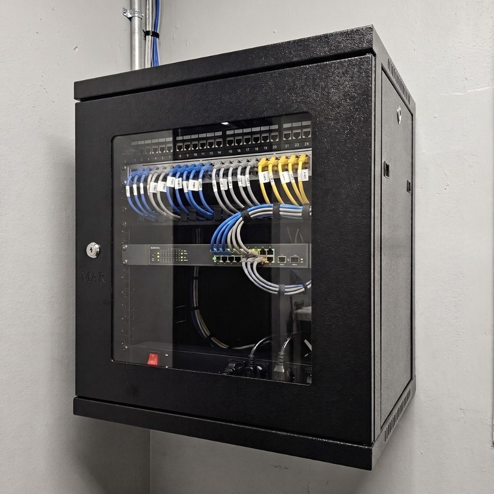 Mini Rack de Parede 19" 8U x 470 mm, Porta em Acrílico, Estrutura Soldada - MAX Eletron